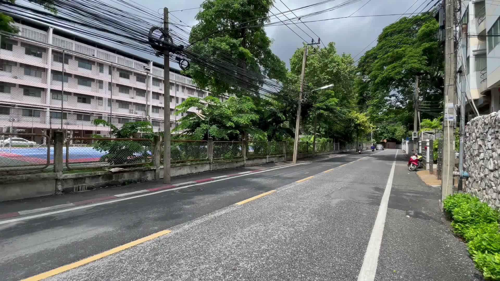 ให้เช่าคอนโดบ้านเย็นอากาศ ขนาด 3 ห้องนอน เย็นอากาศ สาทร - video