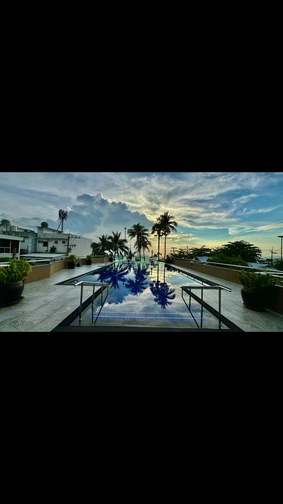 ขายคอนโดหน้าหาดจอมเทียน พัทยา Coconut Beach 3 ห้องนอน - video